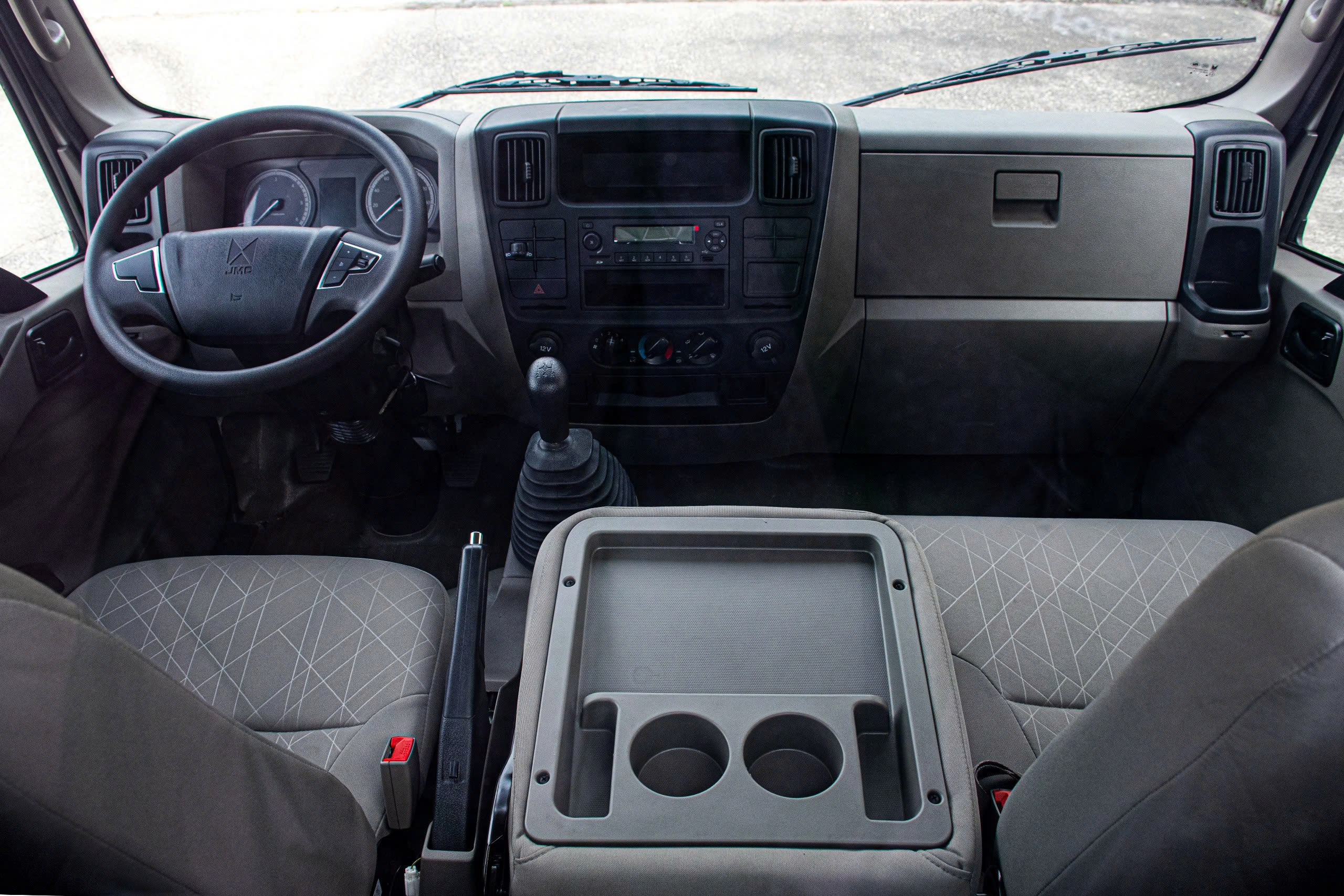 Nội thất xe tải Dothanh Iz50M Plus