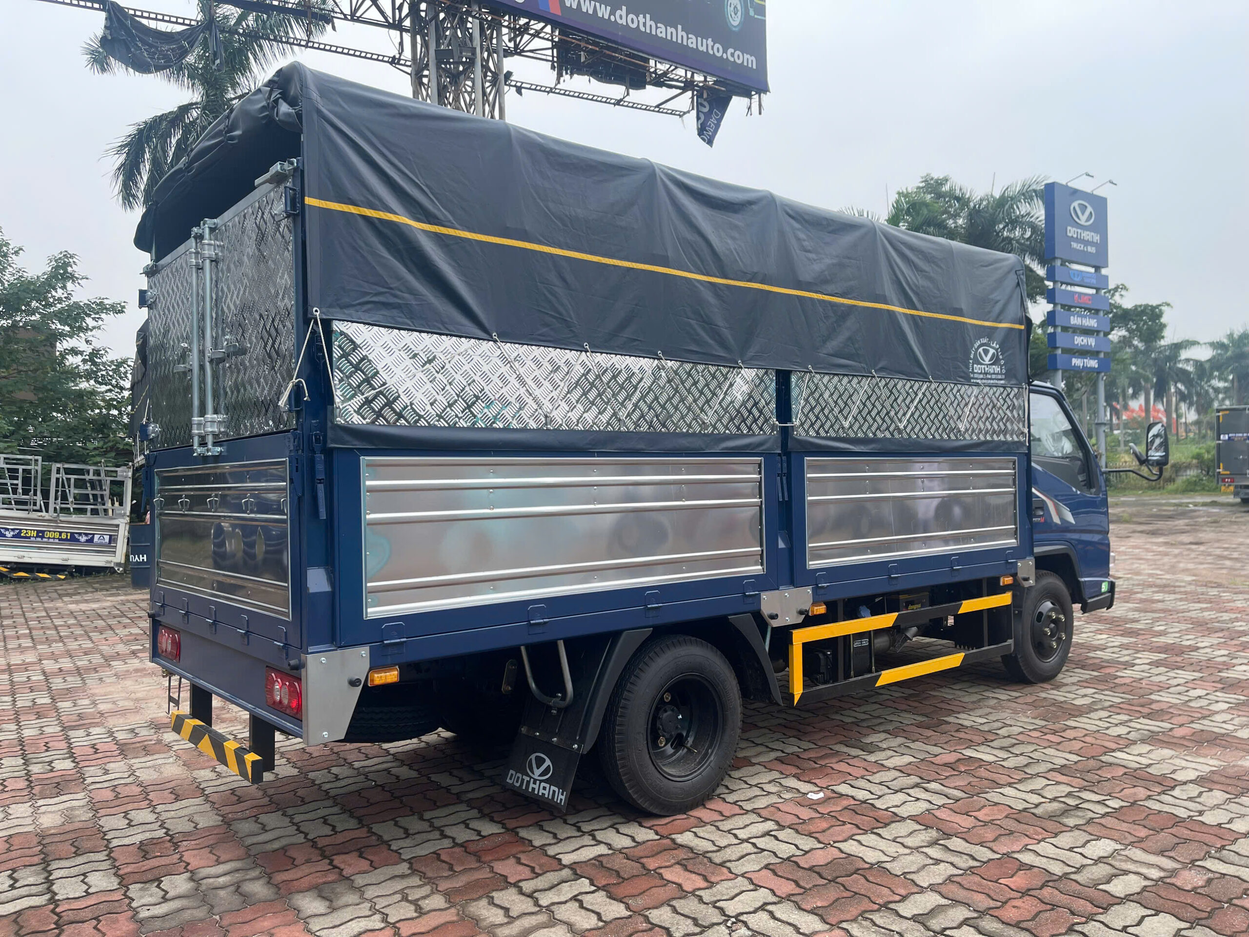 Thùng mui bạt xe 3.5 tấn dothanh iz62m