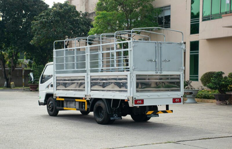 Xe tải 2.5 tấn thùng bạt Đô Thành IZ50M