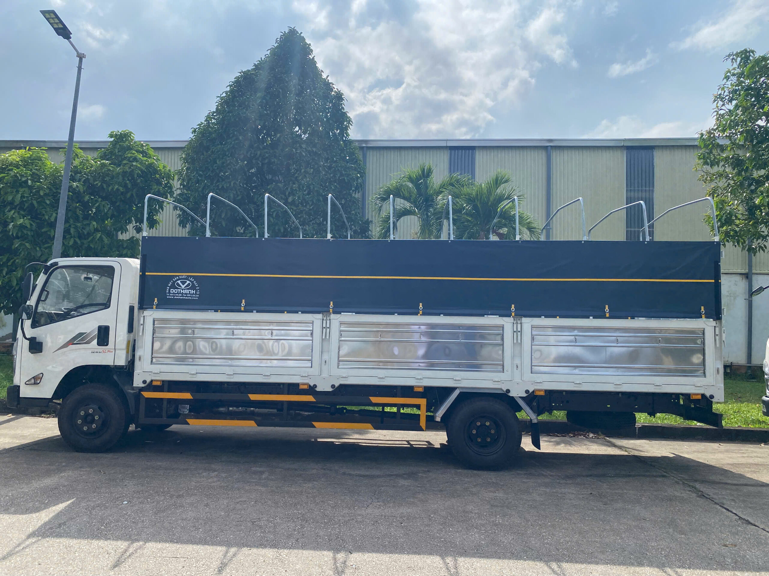 Xe tải 3.5 tấn IZ71LS Plus Thùng Bạt