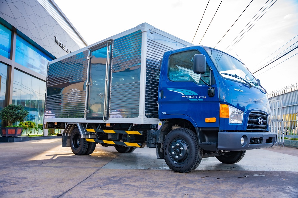 Xe tải Hyundai Mighty 75S thùng kín 2026